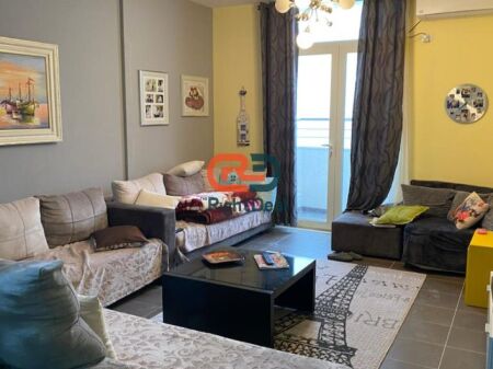 Ne Durres, Shitet Apartament 2+1+3 Ballkone, Me Planimetri Te Rregullt Dhe Pamje Te Lire Nga Deti !!!