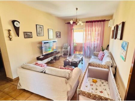 Shitet apartament 2+1 te fusha Ali Demit