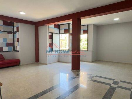 Zyre me qera ne Qender ne Tirane