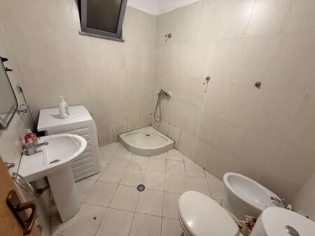 🏡 Appartamento 2+1+2 con garage in affitto ad Astir