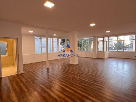 JEPET AMBJENT ME QERA 150M2 "LIQENI I THATE" 180.000 LEKE