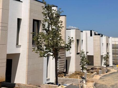 Shitet apartament luksoz 3+1+2+post parkimi ne rezidencen "MAISON DE LA TERRE" Mjull-Bathore