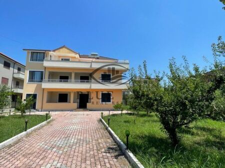 Villa su 3 piani 2+1+2 In Affitto a Spiaggia Ferroviaria, Durrës!