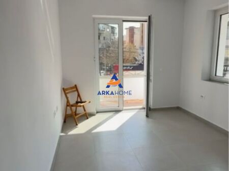 LOCALE PER UFFICIO IN AFFITTO 72M2 "VIA HYSEN DALLIU" 1000 EURO