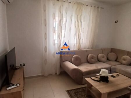 JEPET ME QIRA APARTAMENT 1+1+VERANDE "RRUGA FORTUZI" 60.000 LEKE