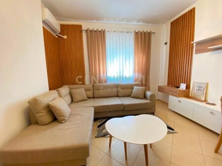FRESKU, APARTAMENT 1+1 PER QIRA