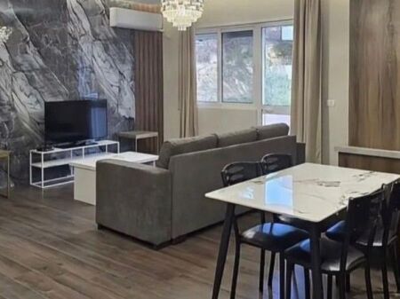 APARTAMENT NE SHITJE 2+1+2 TE KOPSHTI BOTANIK