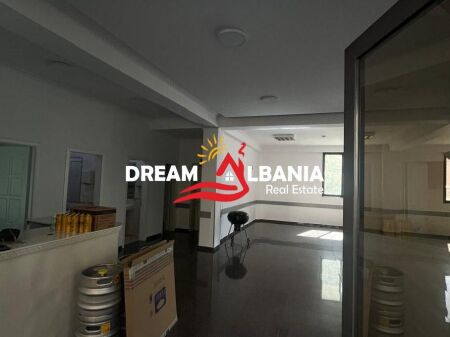 Jepet dy ambiente biznesi me qera  te oxhaku prane kompleksit ASL (ID 42711176 )