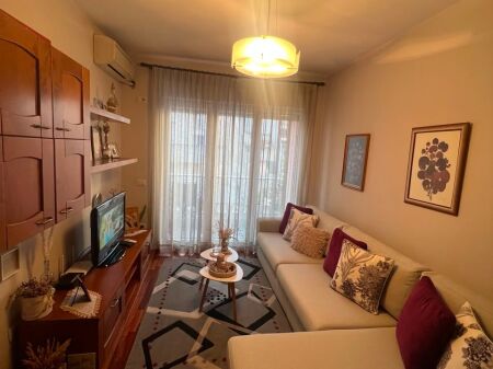 Jepet me qira apartament 1+1