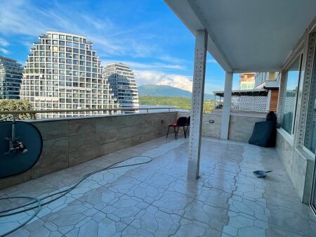 Ambient biznesi 4+1+2 me qira tek Lake View