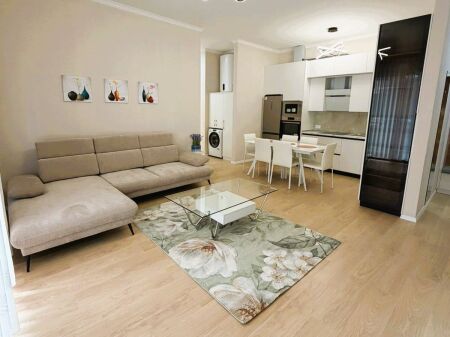 Ofrohet apartament 2+1 me qira te Kompleksi Delijorgji