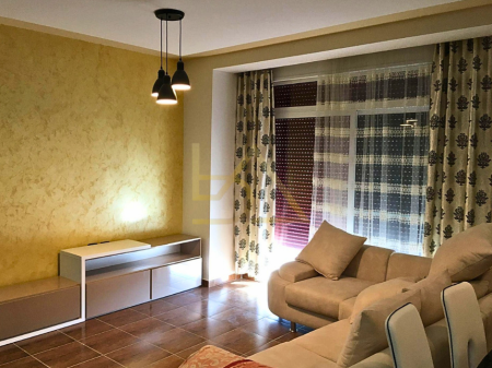 Shitet Apartament 2+1 në Vijë të Parë Bregdetare – Durrës