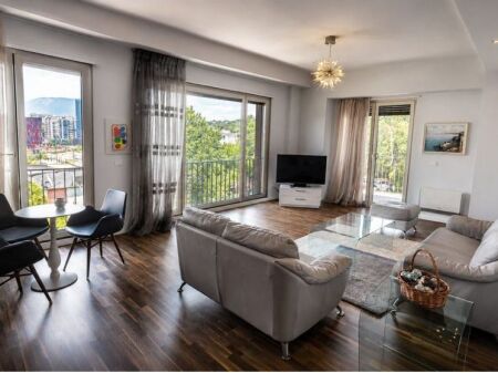 GARDA E REPUBLIKËS – APARTAMENT PREMIUM 2+1+2 ME VERANDË DHE POST PARKIMI PËR QIRA!