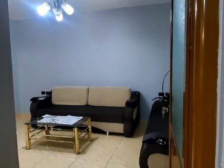 Apartament me Qira 1+1 në Qendër të Fierit – Zona e Pedonales