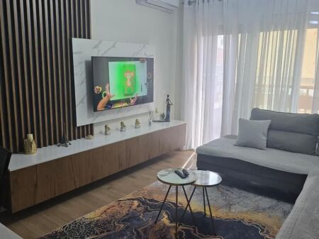 JEPET ME QERA APARTAMENT 2+1 TE PALLATI ME SHIGJETA