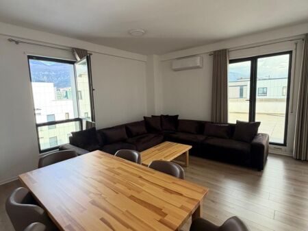  SHITET APARTAMENT 2+1+2 ME VERANDË TË MADHE – REZIDENCA ERLI, PORCELAN 