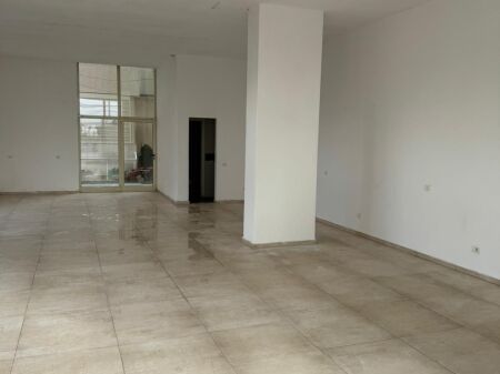 Ambjent biznesi 1+1 Me Qira në Plazh Hekurudha, Durrës!