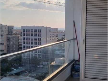 Jepet apartament me qera 1+1+parkim i super mobiluar perball universitetit UET! 850 € /Muaj