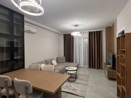 Jepet me qera Apartamenti 1+1+post parkimi, prane Spitalit Amerikan 3 Komplelsi Golden Park  500 mije leke te vjetra