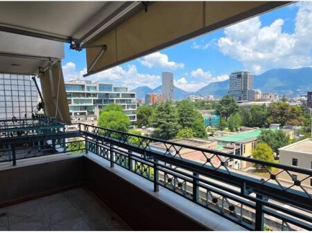 Apartament 2+1+2 me qira me pamje nga Air Albania, Garda