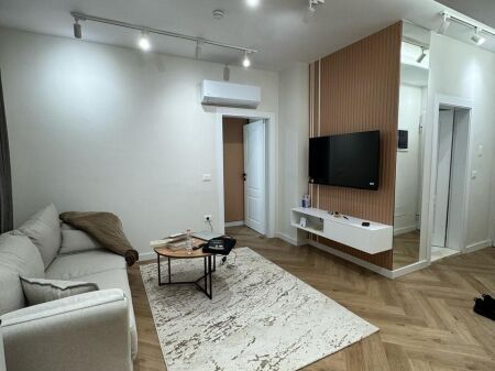 Qera | Apartament 1 + 1 | Rruga 5 Maji | 500 €/muaj