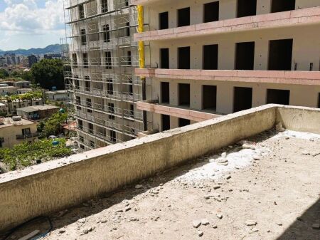 Vendesi appartamento 1+1 in un nuovo edificio a Fusha Aviacionit