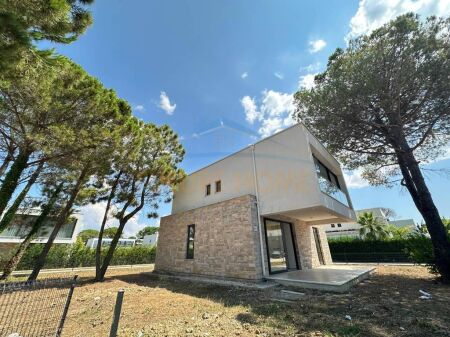 Shitet, Vilë Individuale, San Pietro Residence, Gjiri i Lalëzit.
