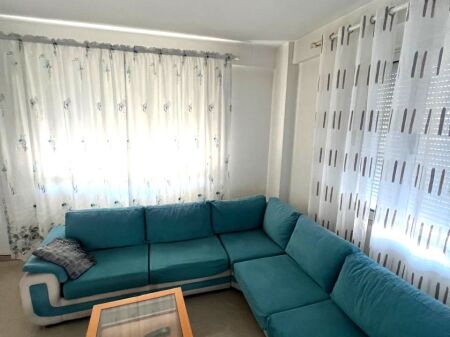  OKAZION  Jepet me Qera Apartament 2+1 ne 5 Maji, 450 mije leke