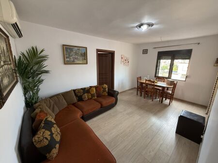  EKSKLUZIVE | Shitet Apartament 2+1 – Bulevardi Zhan D’Ark, Brryli !