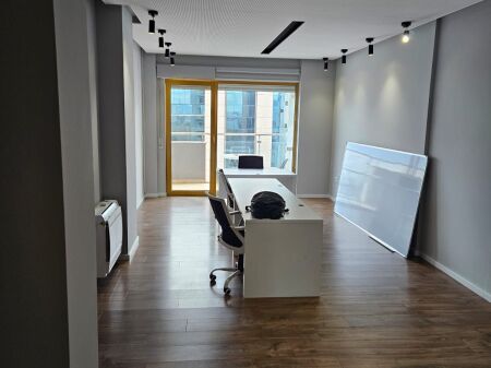 AMBIENT PER ZYRE ME QIRA NE BLLOK  167 M2