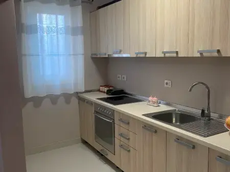 Qera | Apartament 1 + 1 | Rruga Spiro Velko,Ali Demi | 450 €/muaj