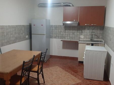 Affitto | Vilë 2 + 1 | Rruga e Elbasanit | 550 €/mese