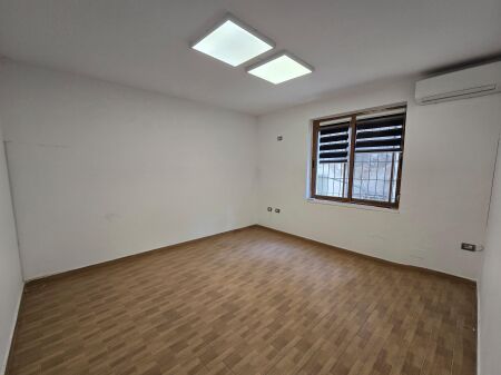 Zyre/QiraLibri universitar,Bllok600€