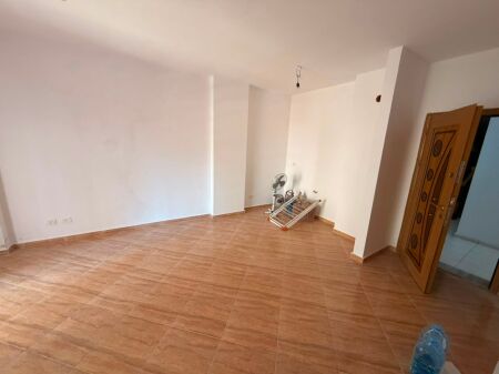 🏡 Shitet Apartament 1+1 në Plazh – Kompleksi EKA