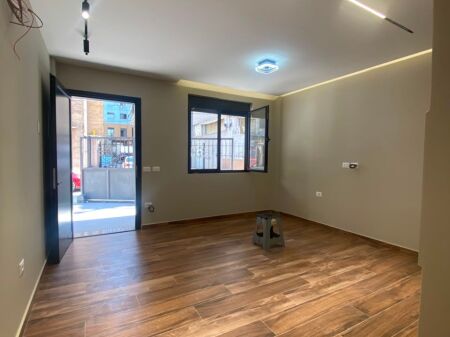  Jepet me Qira Ambient Biznesi – 21 Dhjetori | Pranë Square 21 | 208 m² 