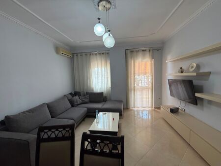 Jepet me qera apartament 2+1, 5 Maj