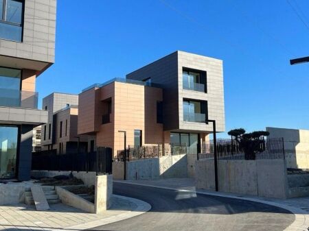  Vilë e Bashkangjitur me Ashensor Personal për Shitje – Luminor Residence, TEG 