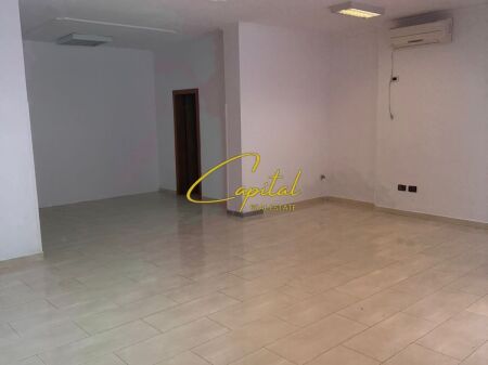 SHOP FOR RENT 60 M2 WILLSON SQUARE 550 EUOR
