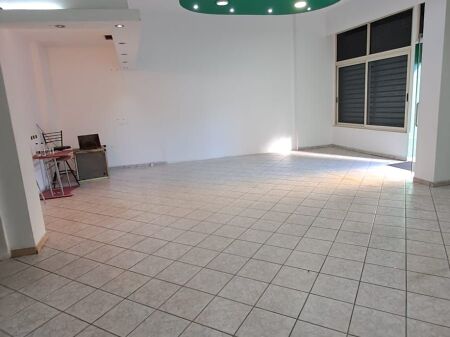 LOCALE COMMERCIALE IN AFFITTO – VICINO AL COMPLESSO SQUARE 21