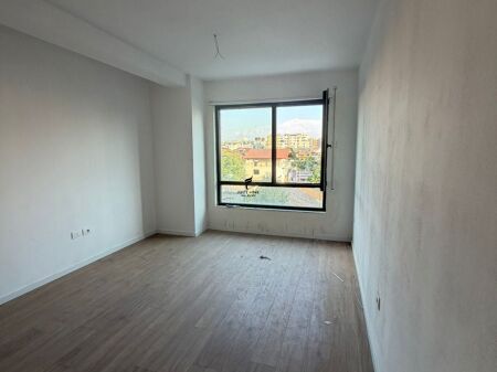 OFFICE FOR RENT 65 M2 5 MAJI 45,000 LEKE FH-81060