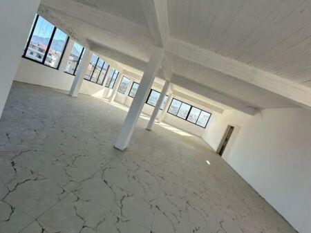  LOCALE COMMERCIALE IN AFFITTO – PASKUQAN | 300 m² 1000 Euro