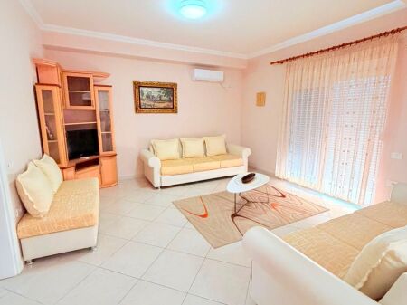 AFFITTASI APPARTAMENTO 2+1 VICINO AL MERCATO, DURRES