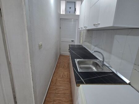 Jepet me qera Apartament Kati 1 i nje shtepie Private