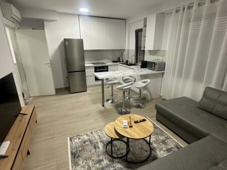 Apartment 2+1+2 for rent at Linkon Center Pazari i Ri !