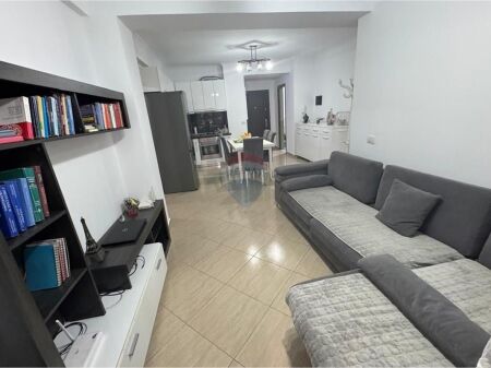  Shitet Apartament 3+1+2 Astir, Pranë Harli Kafe