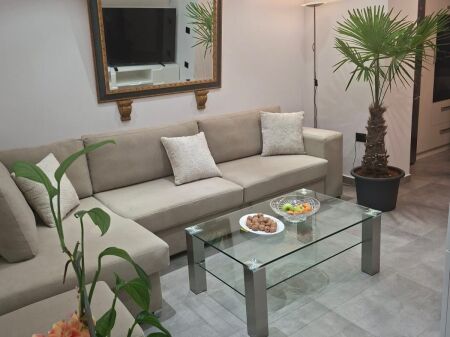 Jepet me qira 1+1 Komuna e Parisit 750€