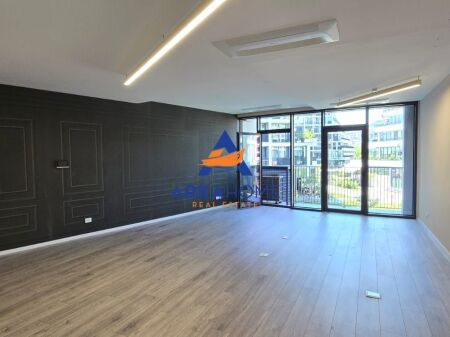 LOCALE IN AFFITTO 102M2 "REZIDENZA LAKE VIEW" 1500 EURO