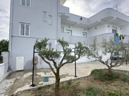 Durres 1+1 me qera