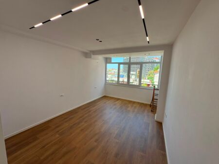  Studio for Sale   Muhamet Gjollesha St. (21 Dhjetori)   4th Floor, with elevator.   Area: 30 m² net   Price: 115,000 €