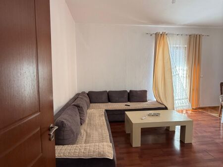 Qera | Shtëpi private 2 + 1+2 | Rruga 5 Maji | 500 €/muaj